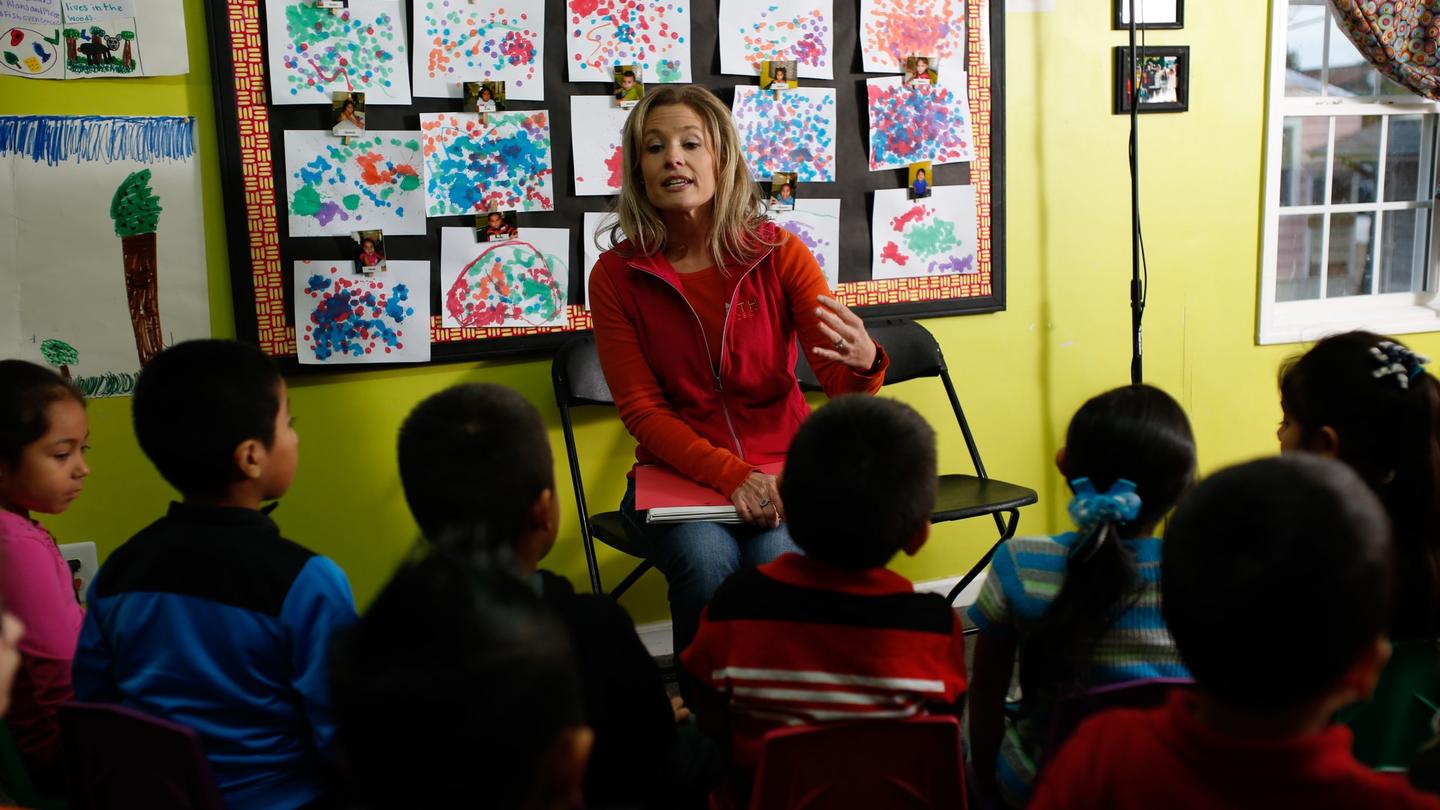 Melinda Hollandsworth speaking to a group of young children